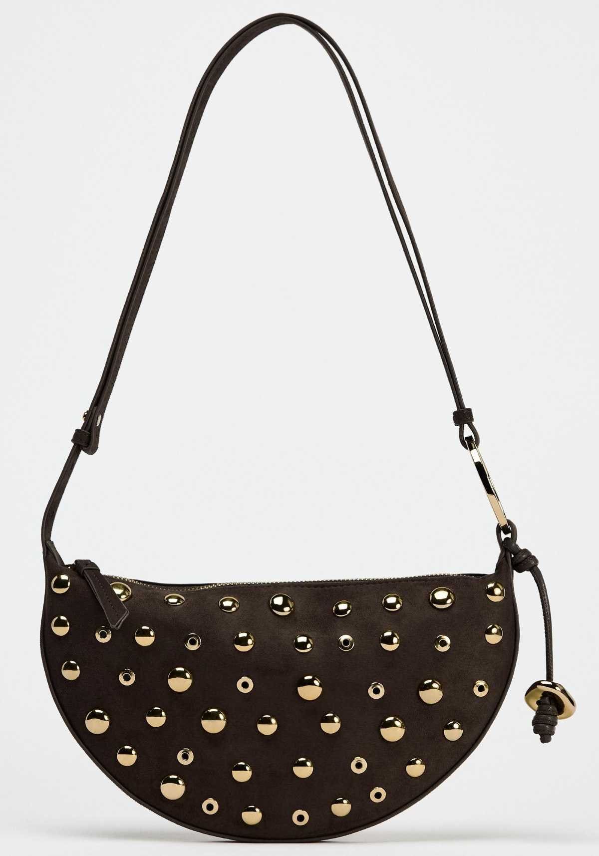 Bolso de hombro tachas de Zara