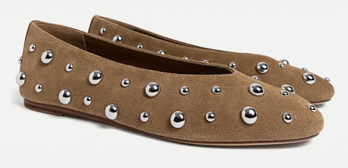 Las bailarinas de piel soft en color marrón de Stradivarius