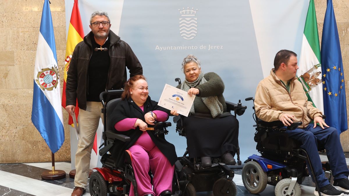 Homenaje de la Asociación Adifi a los conductores de los autobuses urbanos | Cristo García