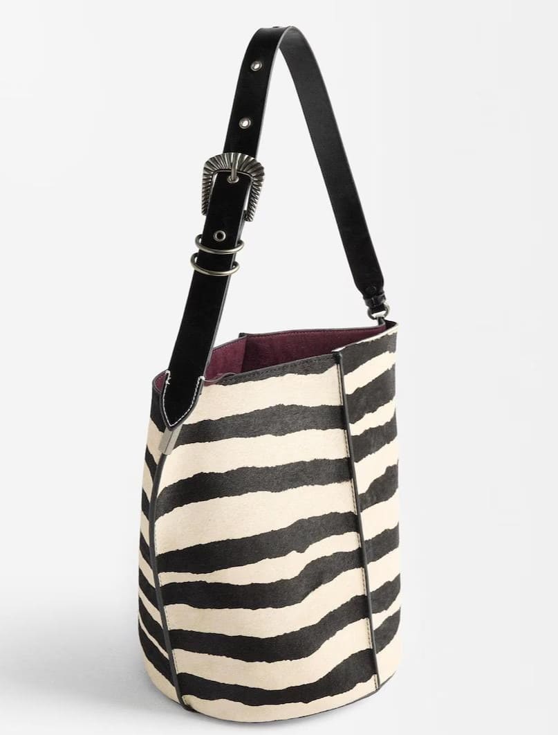 Bolso de hombro de piel con estampado animal print y neceser extraíble