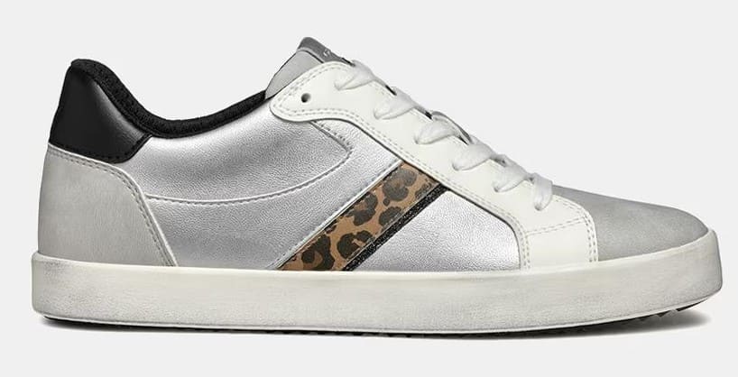 Deportiva transpirable con cordones y suela plana