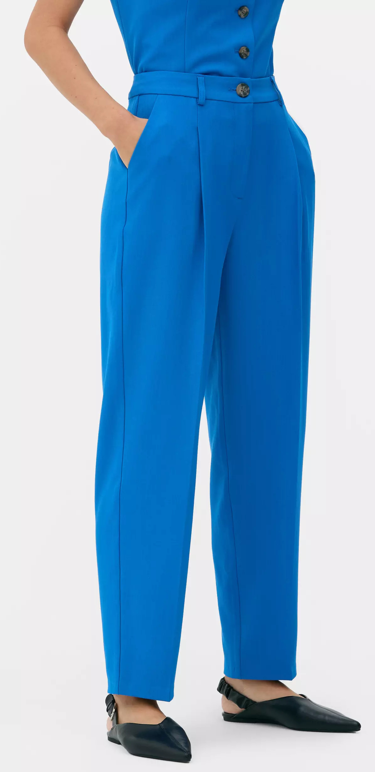 El nuevo pantalón de vestir de pernera recta en color azul de Primark