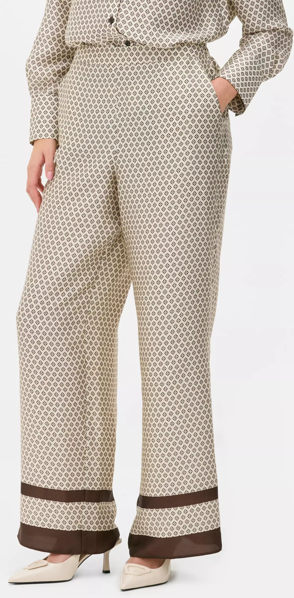 Los pantalones de pernera ancha y estampado geométrico de Primark