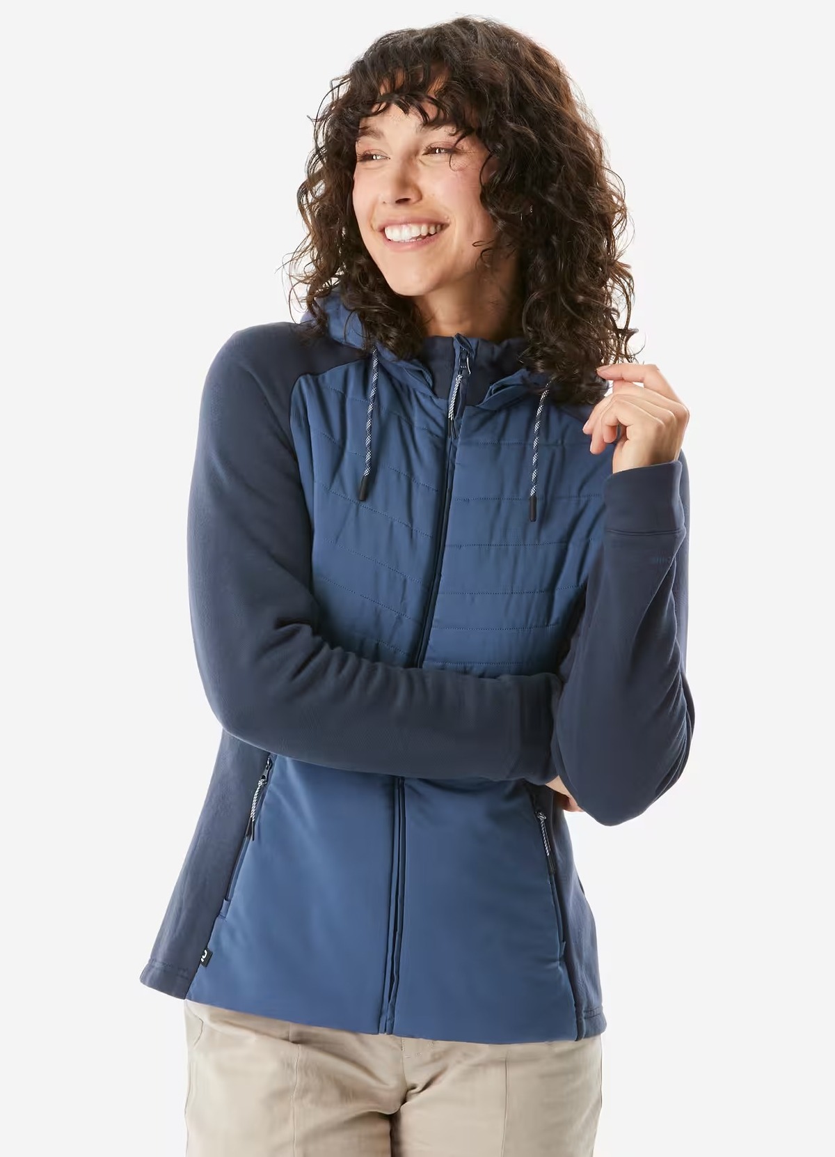 La chaqueta polar de montaña y trekking con capucha Quechua NH500 Hybrid en Decathlon