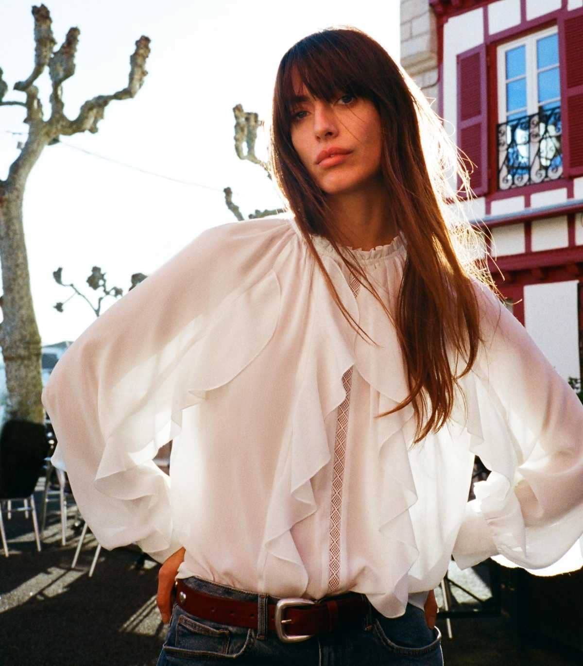 Blusa volantes entredós de Zara