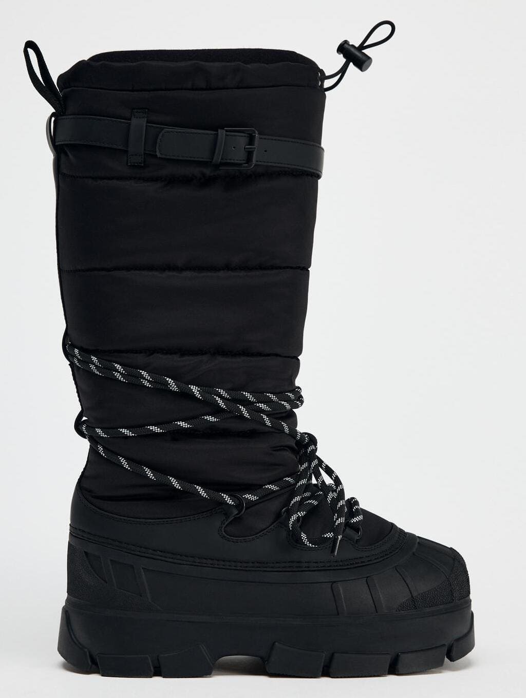 Los botines Water Resistant Ski Collection en color negro de Zara