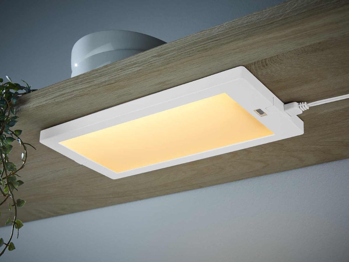 Panel LED de bajo mueble