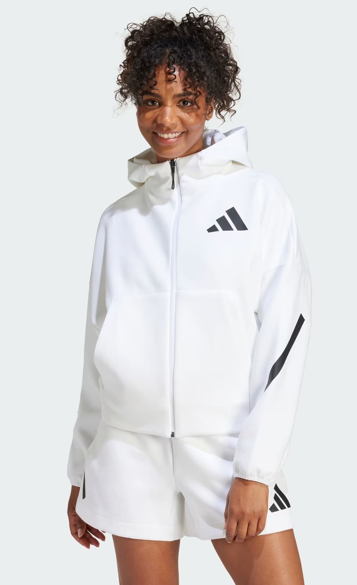 La chaqueta con capucha Adidas Z.N.E. de color blanco en El Corte Inglés