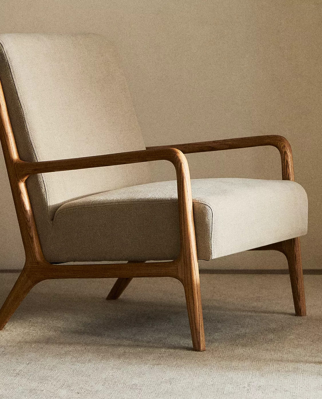 Butaca de madera de fresno y lino