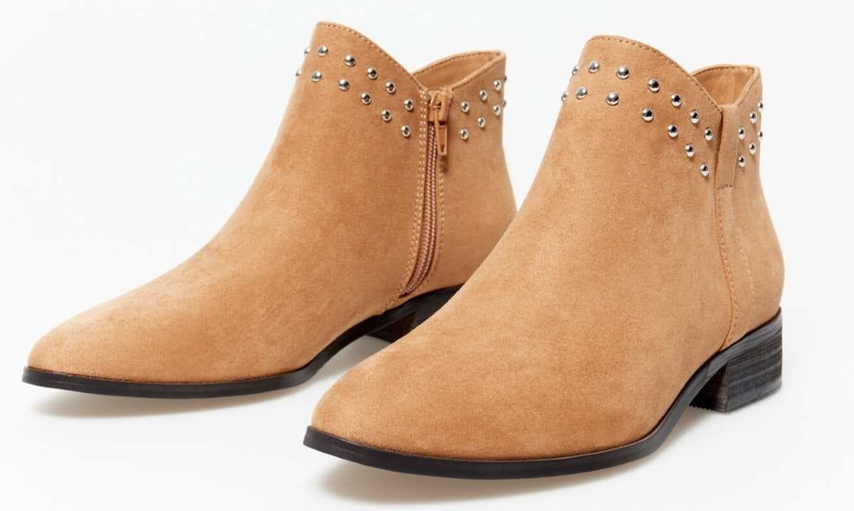 Botín campero de Sfera tachuelas