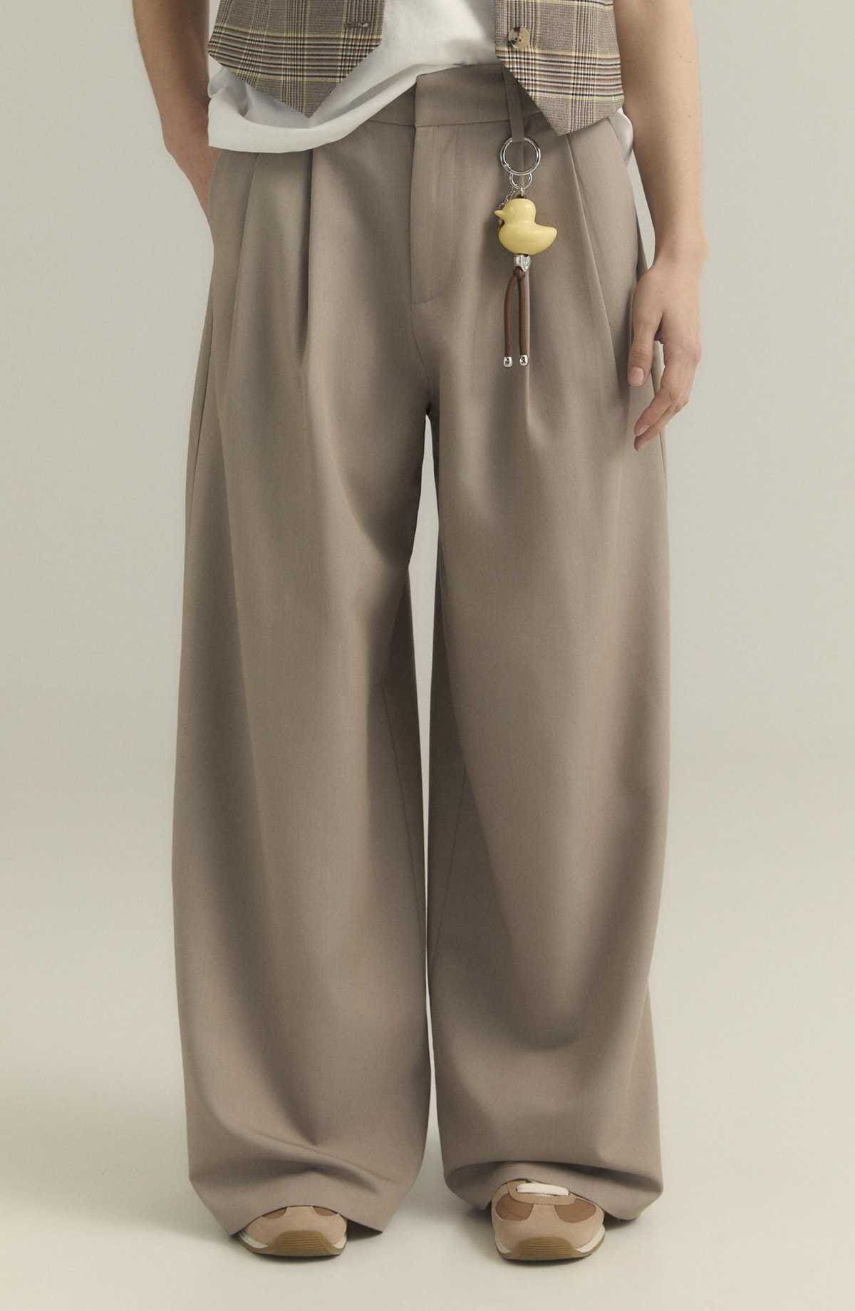 Pantalón vestir wide botones de Stradivarius