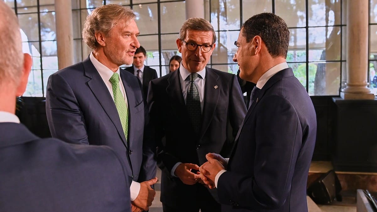 Moreno, junto al consejero de Industria Jorge Paradela | Salvador López Medina