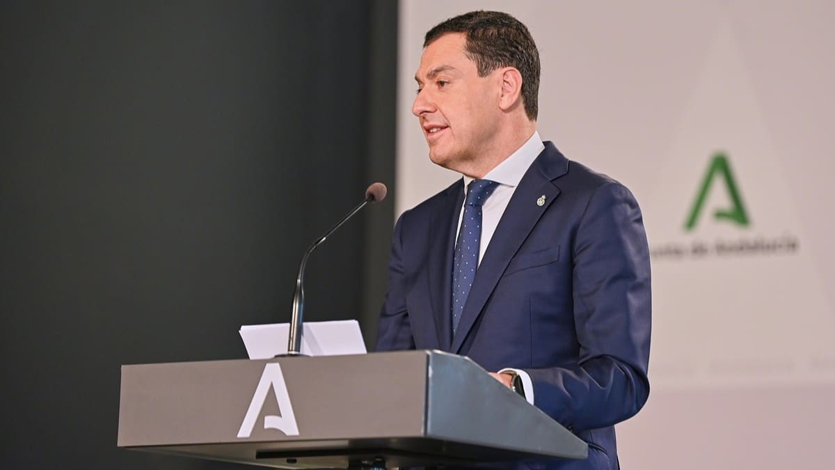 El presidente de la Junta de Andalucía, Juanma Moreno, durante su intervención | Salvador López Medina