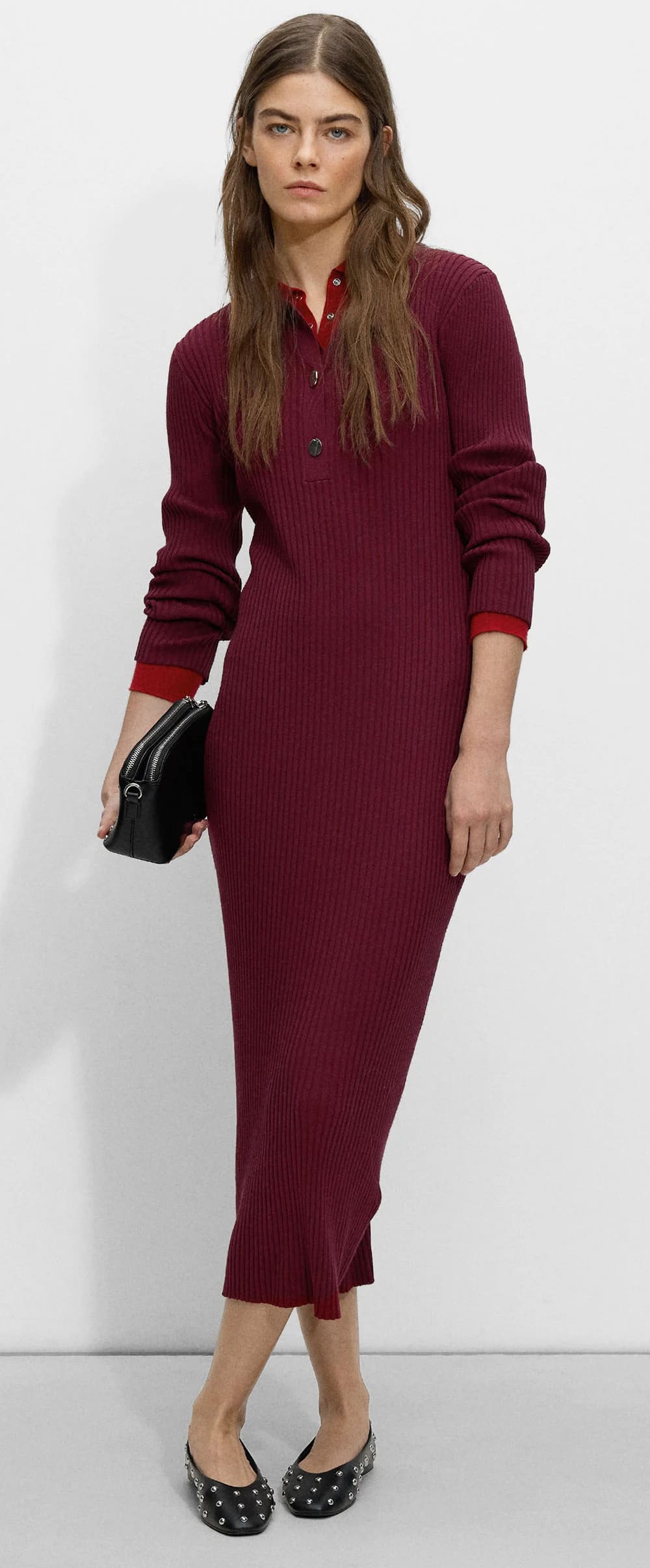 El nuevo vestido de punto acanalado en color burdeos de Parfois