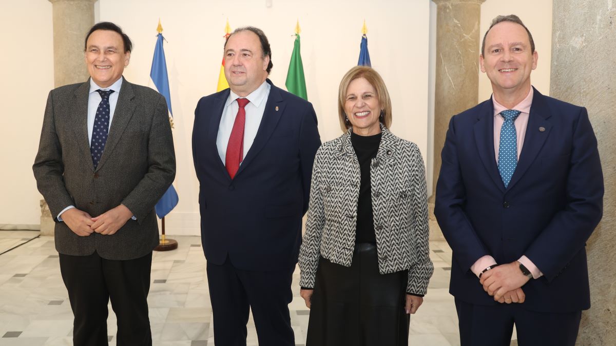 Firma del convenio para la celebración de los 'Cursos de verano' en Jerez | Cristo García