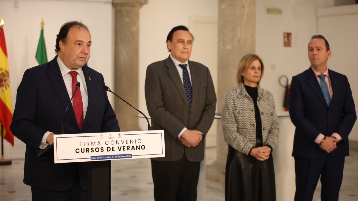 Firma del convenio para la celebración de los 'Cursos de verano' en Jerez | Cristo García