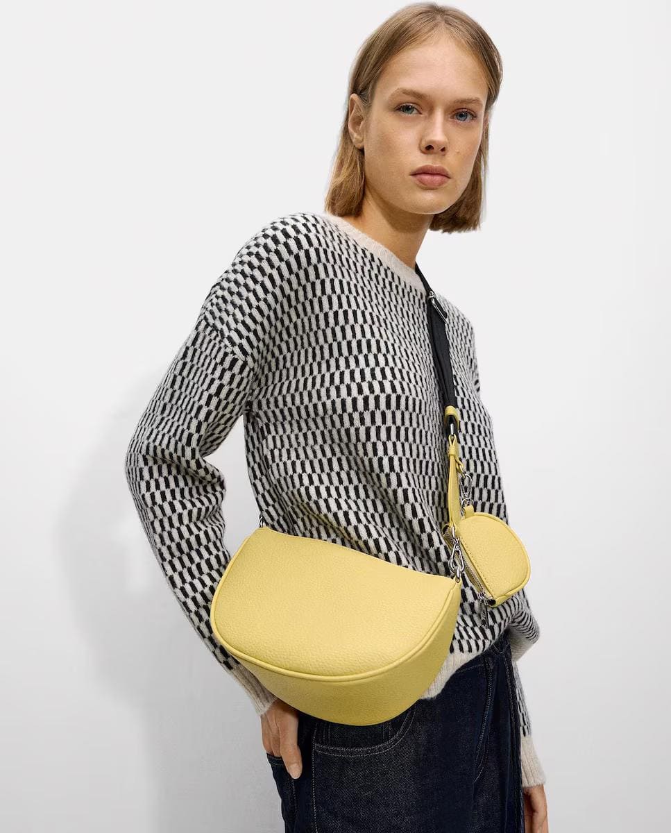 Bandolera con monedero extraíble y cierre de cremallera en liso