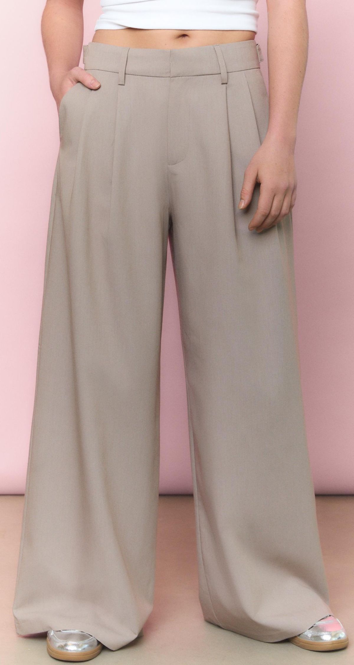 Pantalones de vestir wide con botones de Stradivarius