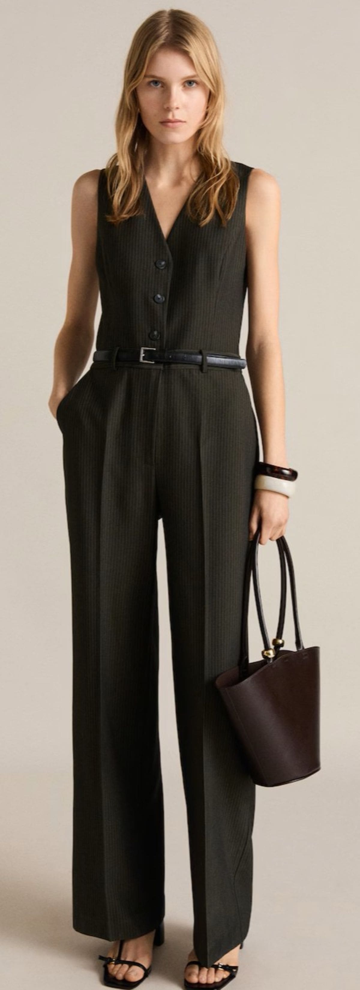 Mono con raya diplomática y cinturón de Mango