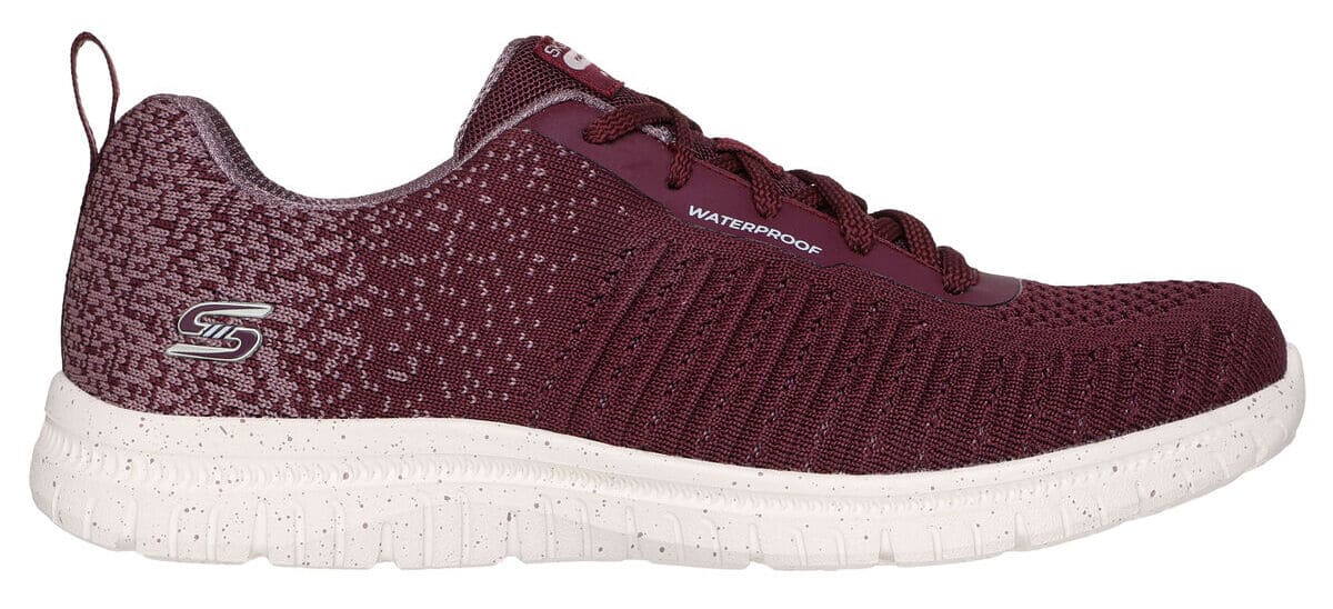 Las zapatillas impermeables Virtue - Dryspell en color vino de Skechers