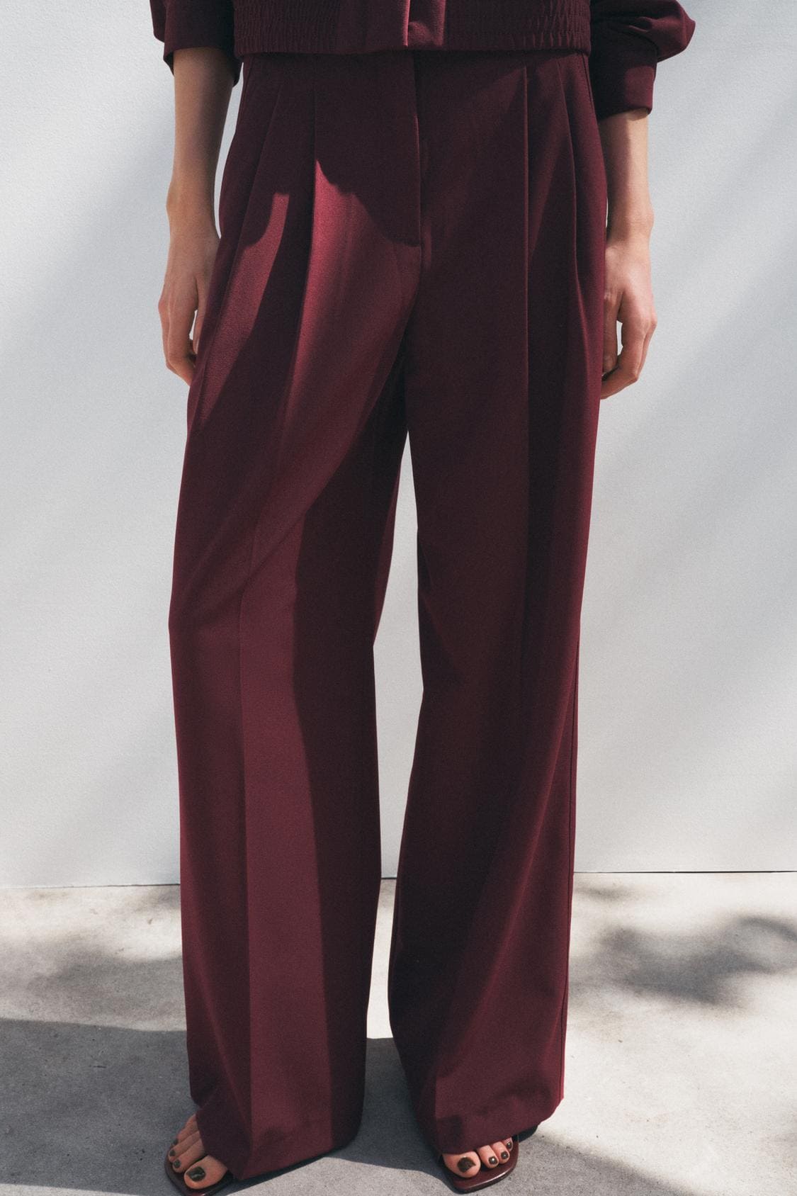 El nuevo pantalón de pinzas ZW Collection de Zara