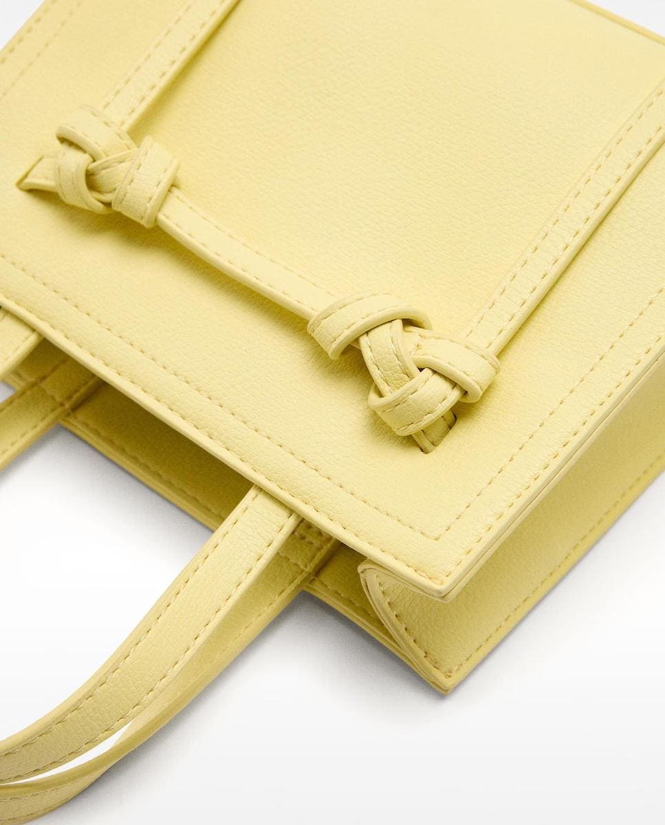 Bolso de mano estilo tote de color amarillo