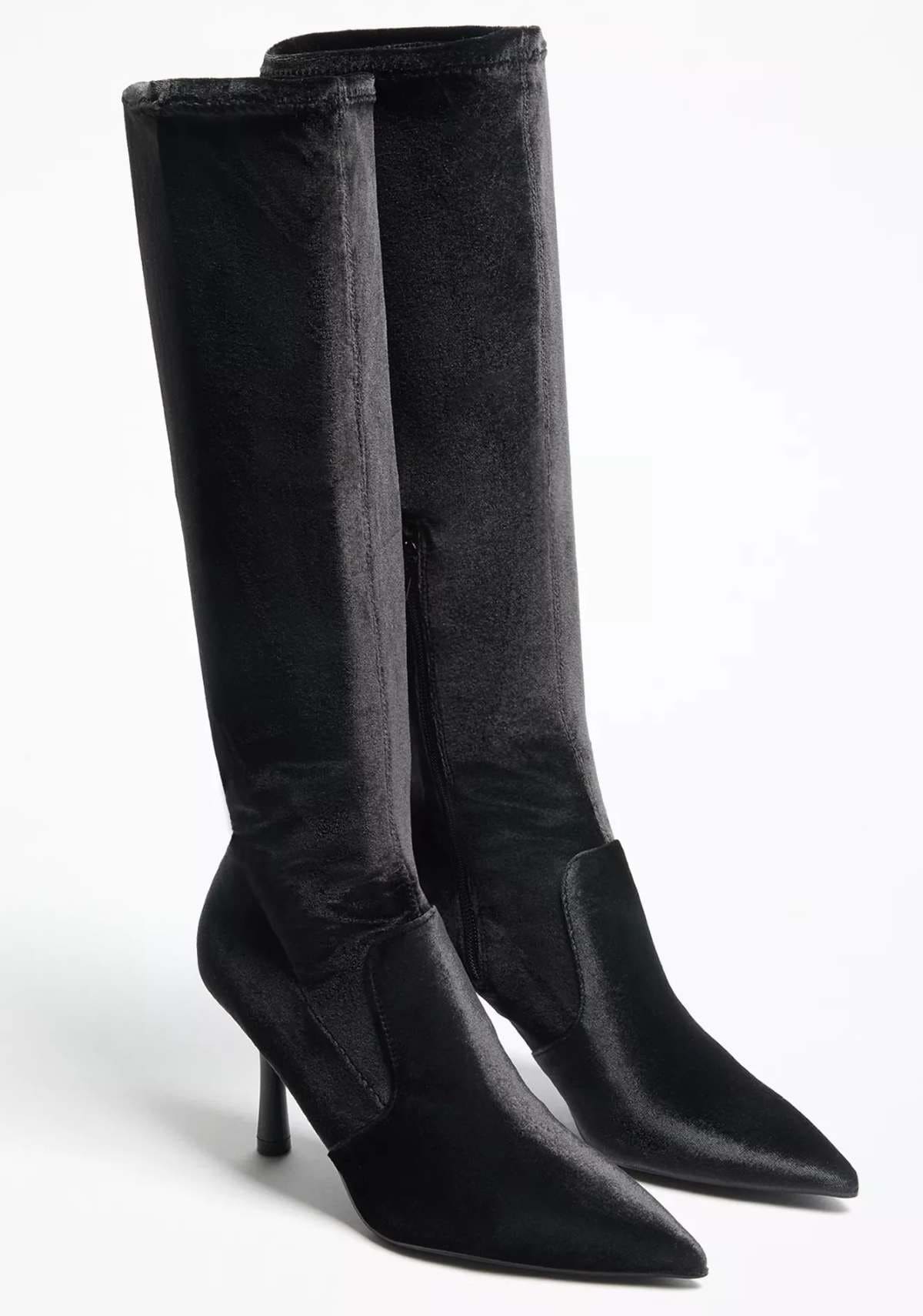 Bota alta efecto terciopelo de Lefties