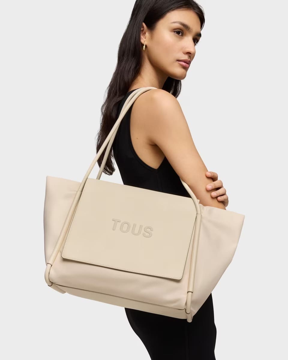El bolso capazo grande en color beige Tous Silhouette Soft