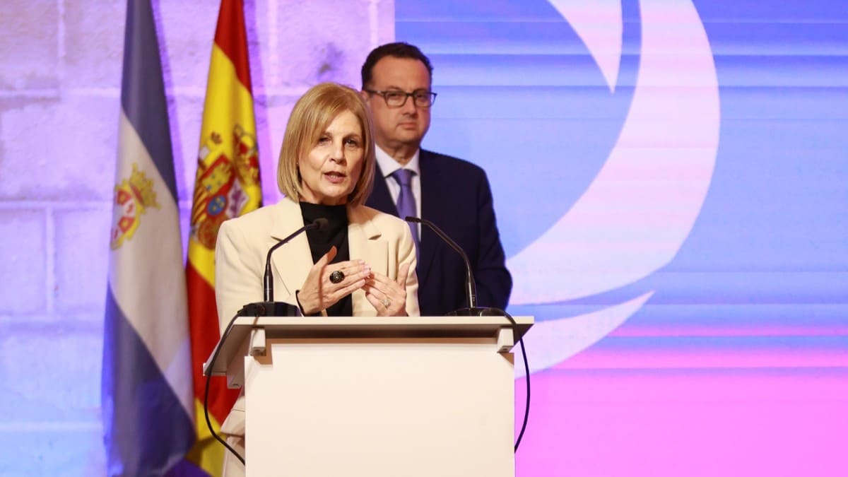 La alcaldesa de Jerez, María José García-Pelayo, durante su intervención | Cristo García