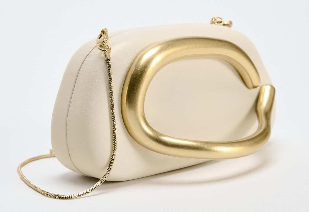 Bolso caja cierre dorado de Zara