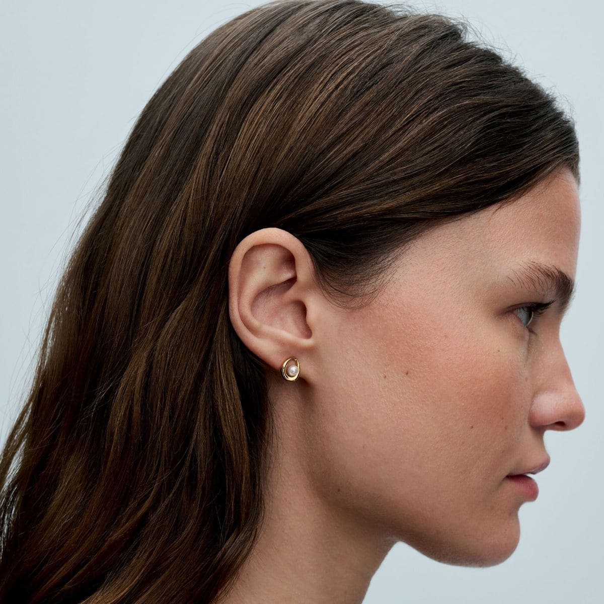 Pendientes de botón óvalos forma orgánica y perla cultivada de agua dulce de Pandora