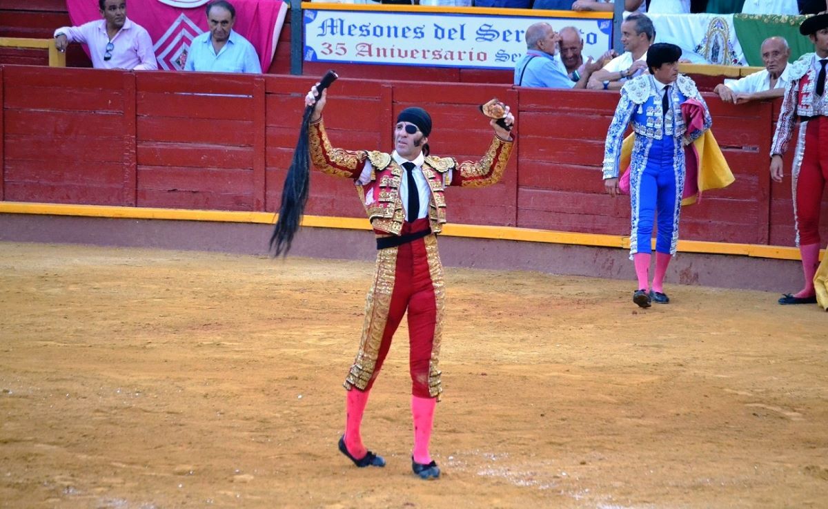 Padilla con los trofeos I Breña