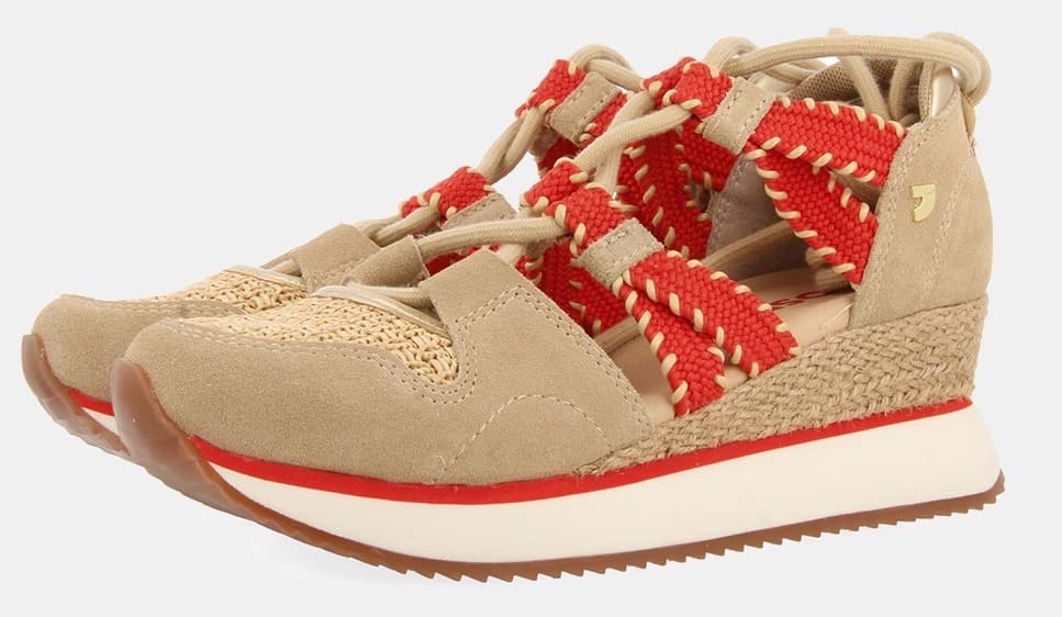 Las sandalias deportivas negras tipo espadrille con cuña para mujer de Gioseppo en El Corte Inglés