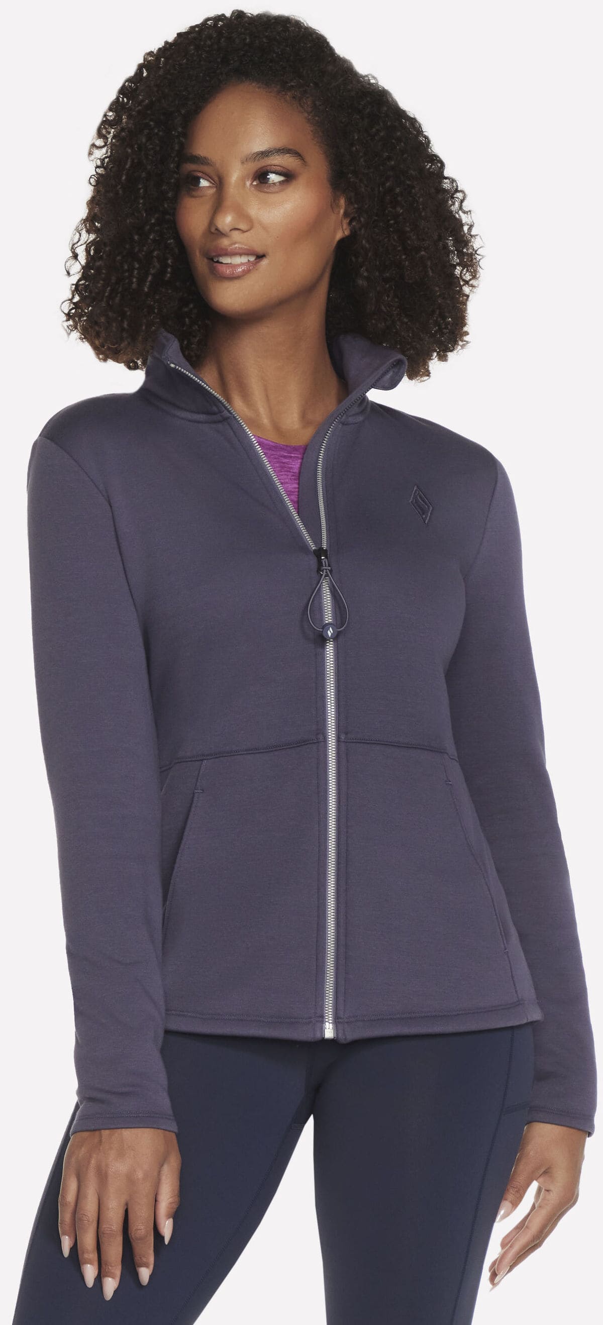 La chaqueta GO SNUGGLE Jacket en color morado de Skechers