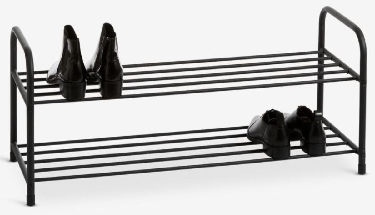 Zapatero con 2 estantes de la serie HALS de Jysk