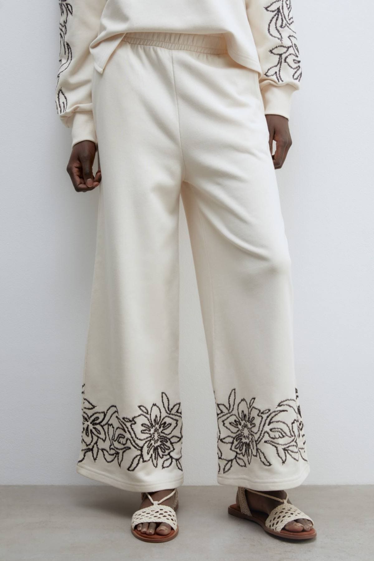 Pantalón bordado de Sfera