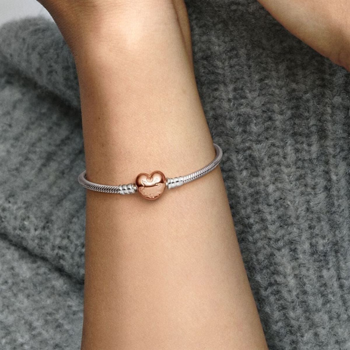 Pulsera Pandora Moments con cierre de corazón y diseño cadena de serpiente