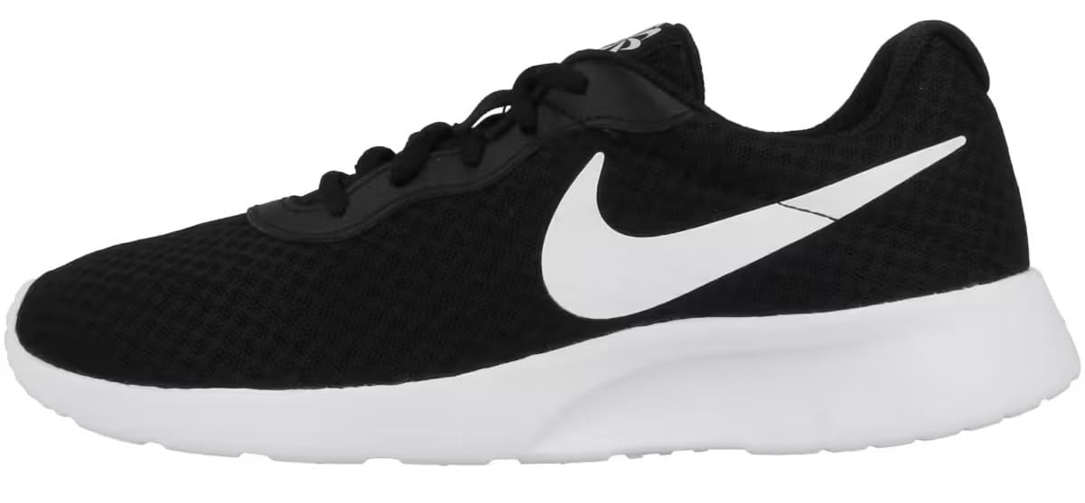 Las zapatillas para mujer Nike Tanjun en color negro en Decathlon