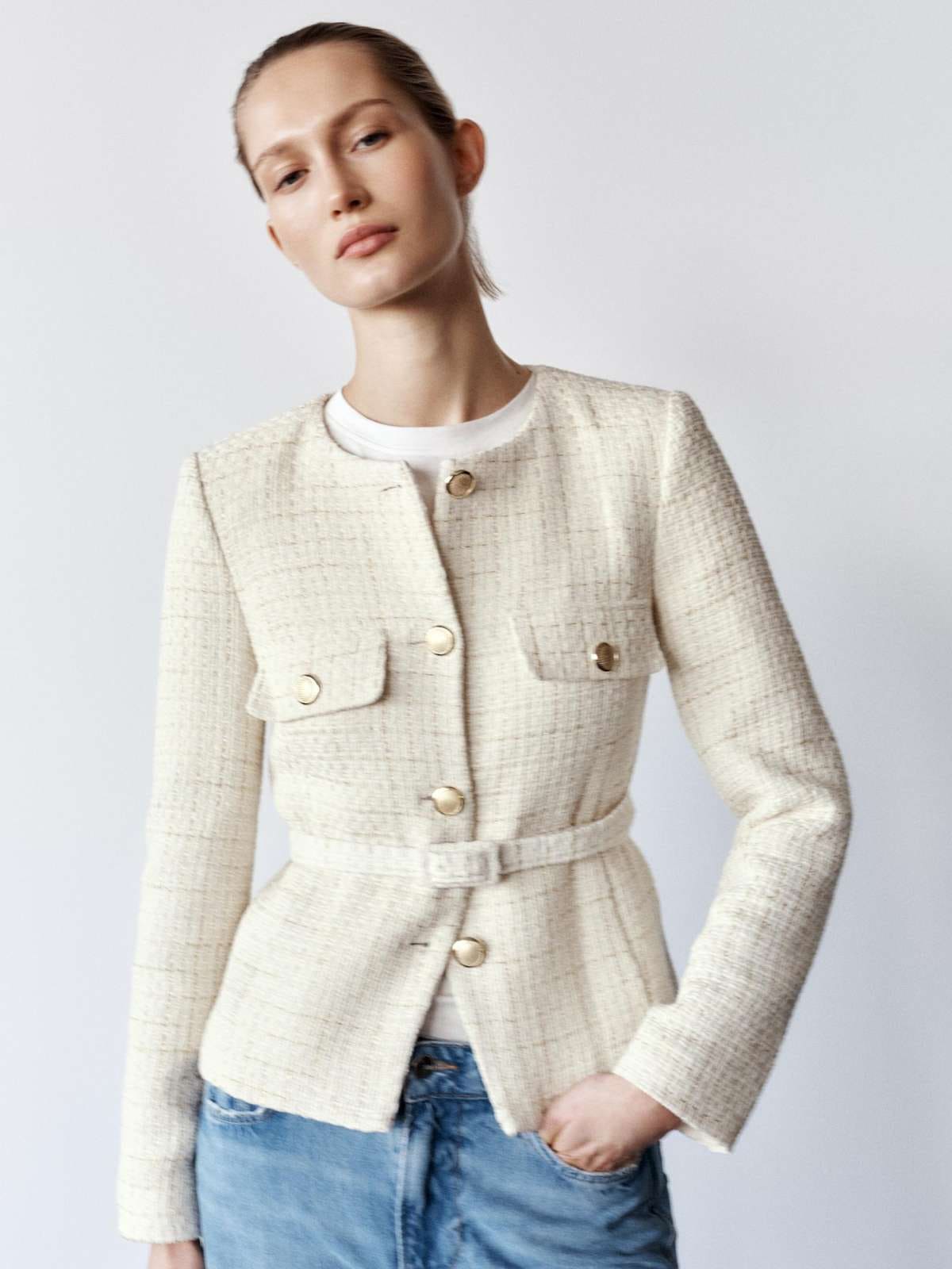 Blazer estructura cinturón btones metalizados de Zara