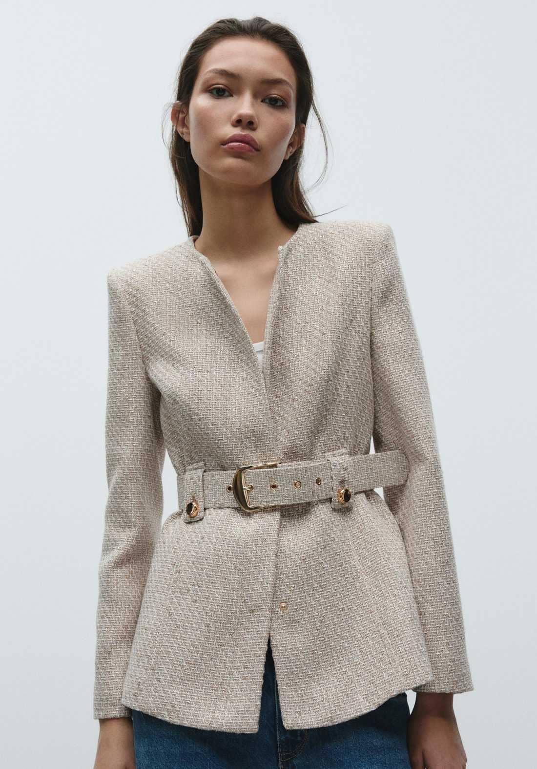 Blazer estructura cinturón de Zara