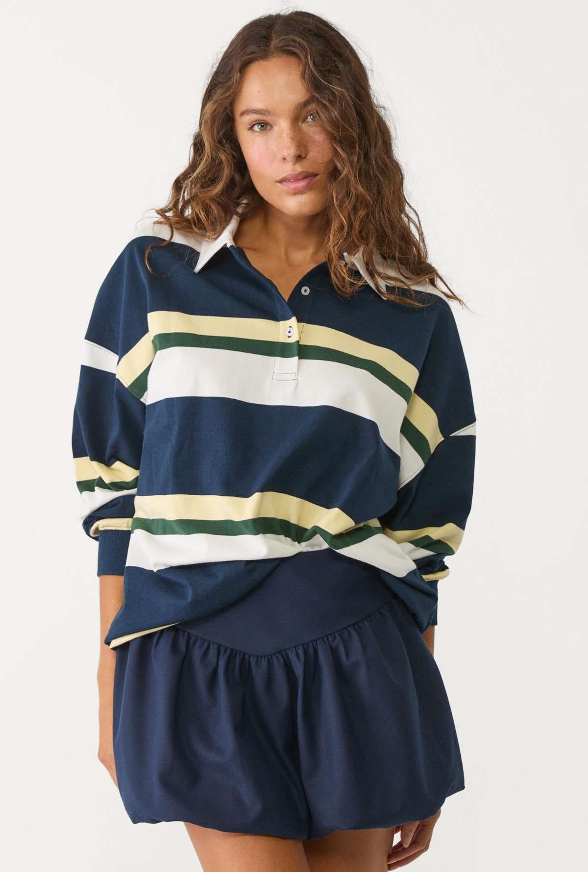 Camiseta polo oversize rayas de Stradivarius