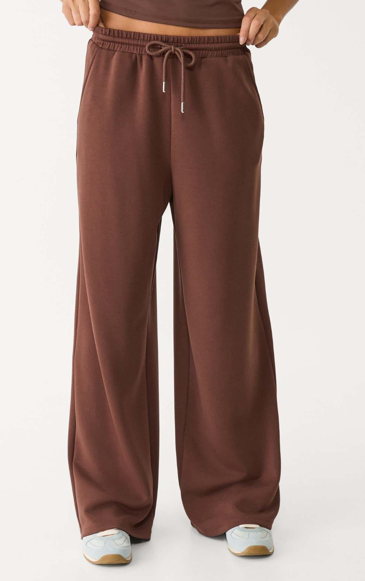 Pantalón palazzo tacto suave de Stradivarius