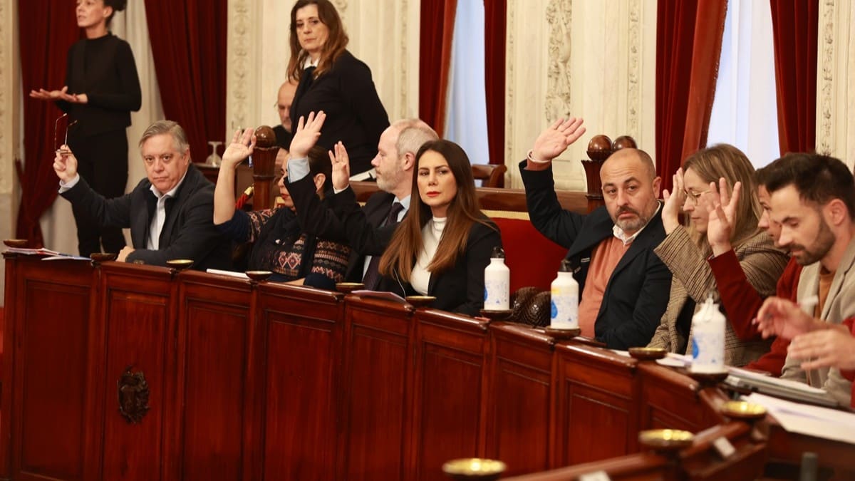 Los concejales del PSOE, durante la votación de uno de los puntos | Cristo García