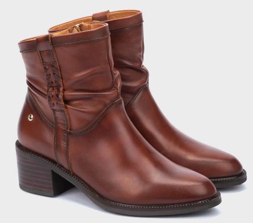 Botines de piel con detalle de adorno trenzado