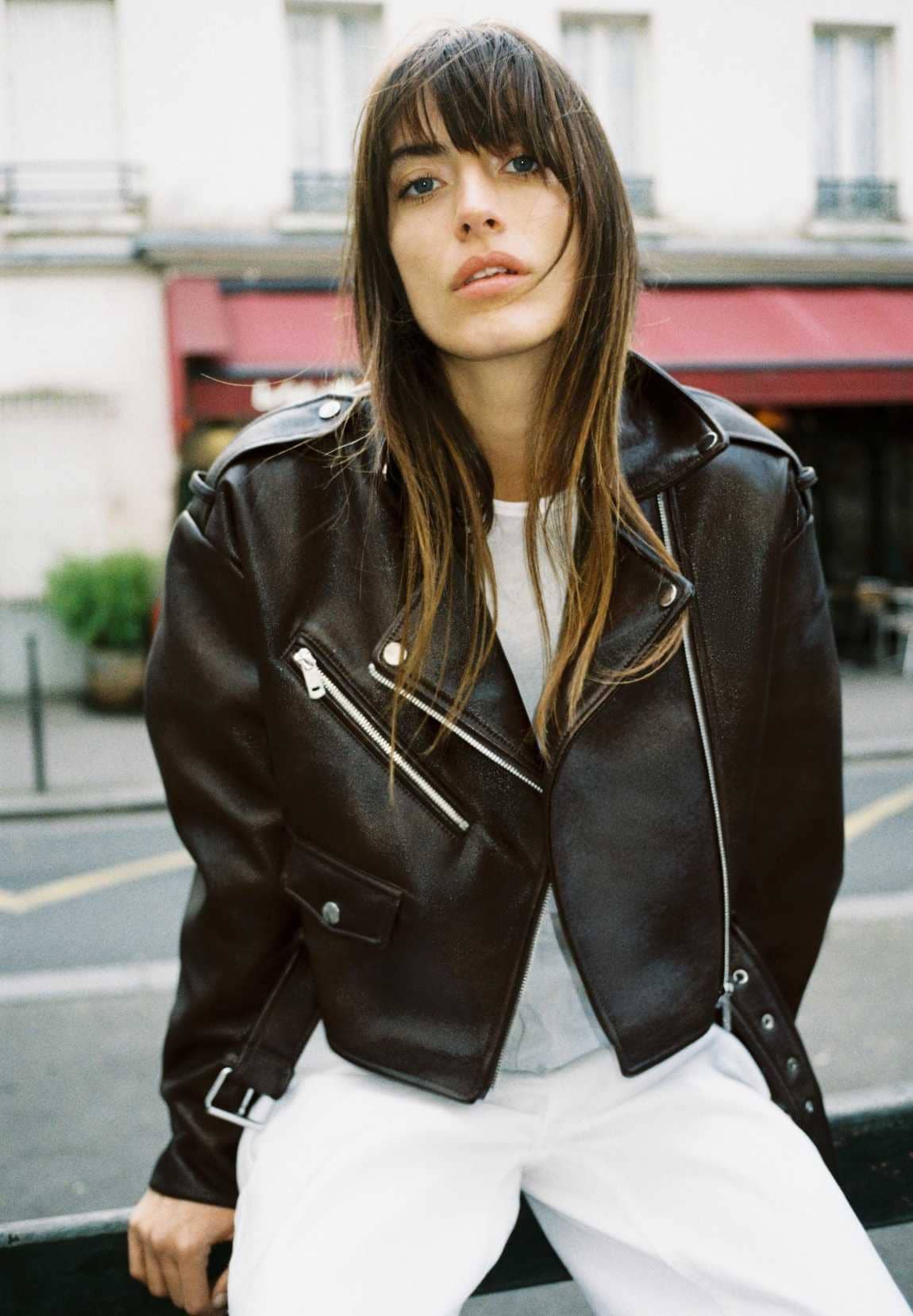Cazadora biker efecto brillo de Zara