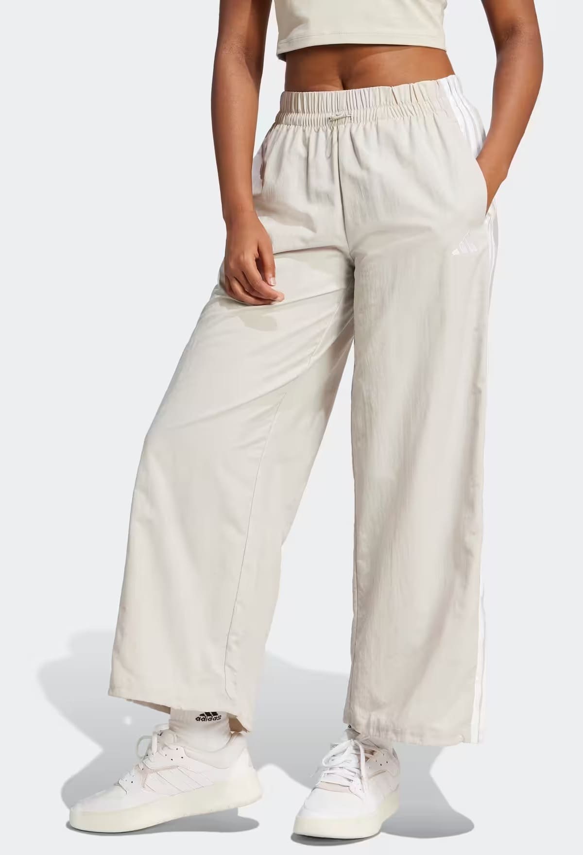 El nuevo pantalón para mujer en color gris de Adidas en Decathlon