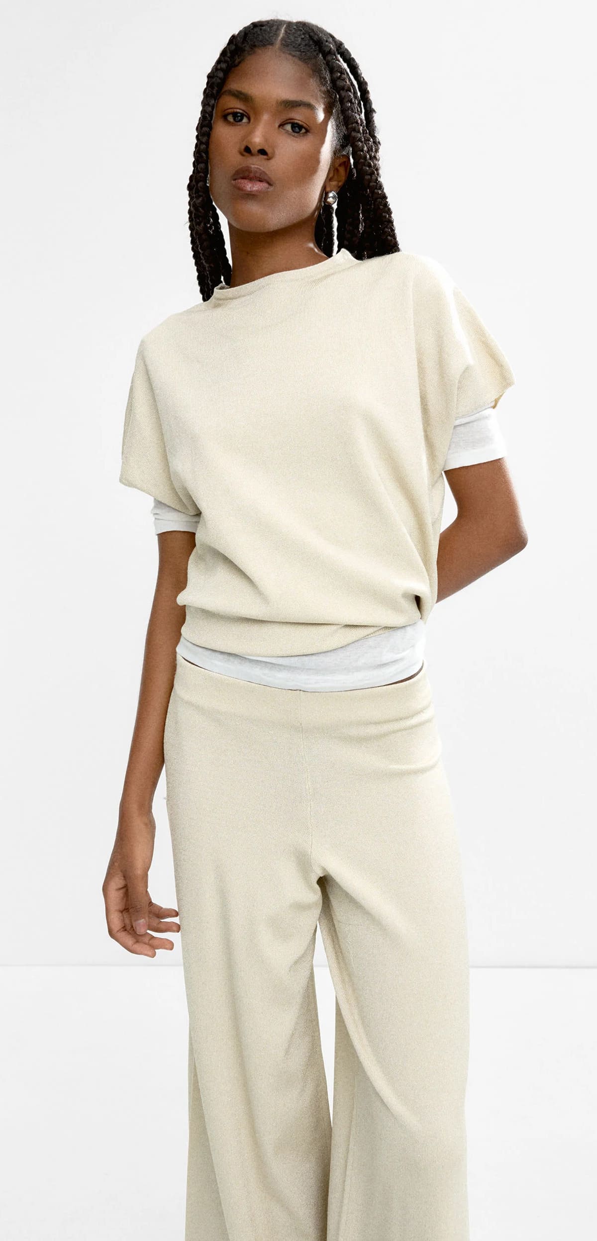 El nuevo jersey de manga corta en color beige de Parfois