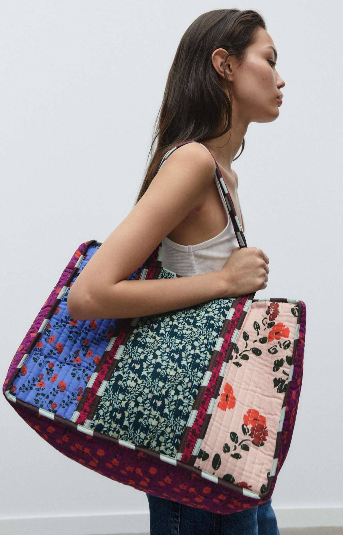 Bolso acolchado estampado de Zara