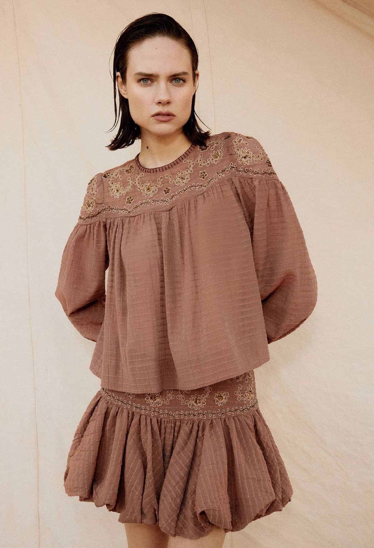 Cuerpo bordado hombros de Sfera