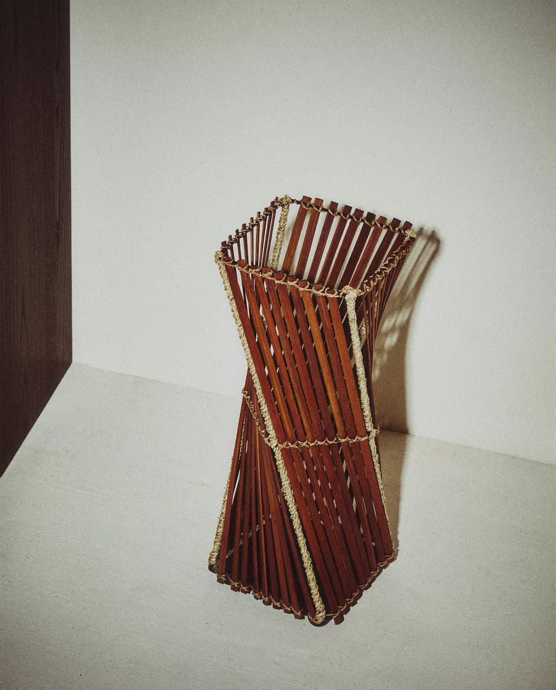 Cesta paragüero de fibras de bambú